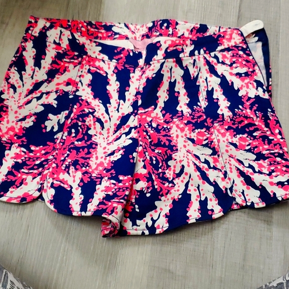 Lilly Pulitzer Pants - Lilly Pulitzer shorts Size 2